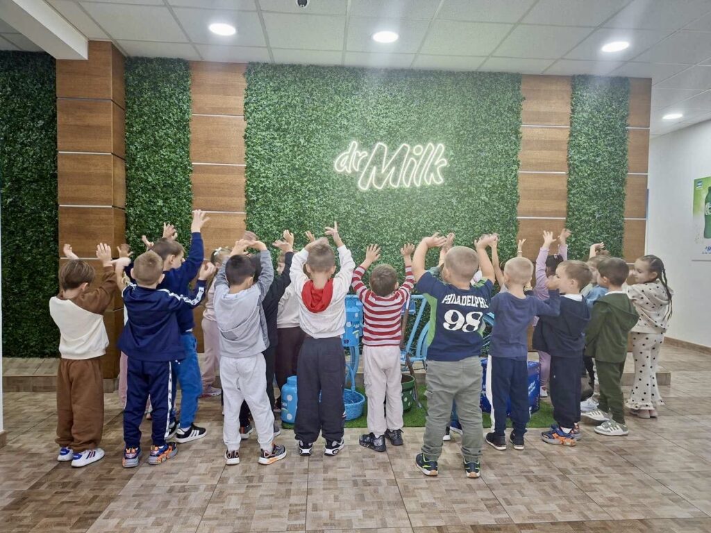 Mali istraživači u velikoj fabrici